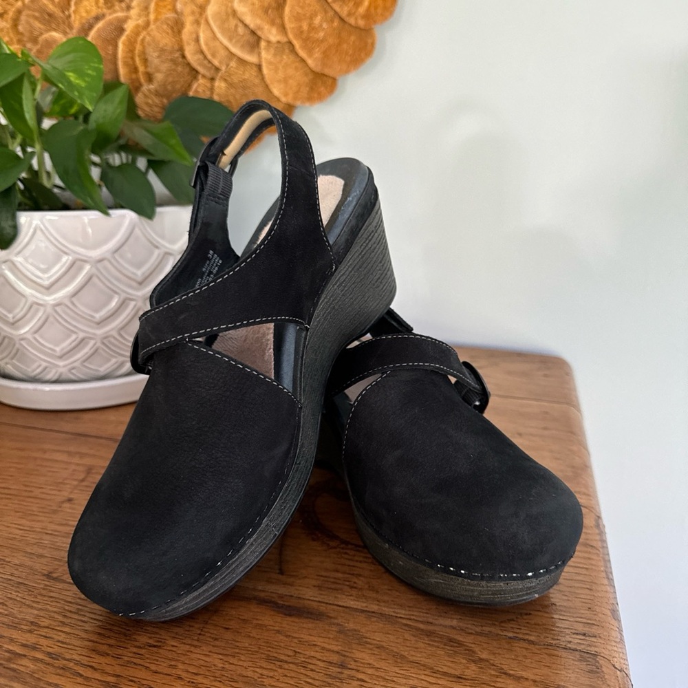 Black Dansko Clogs Nubuck Adjustable Back Strap 38 EUC